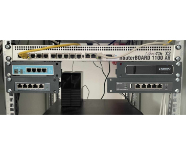 TP-Link D-TP158 Držák do racku pro SG108xx/SG1006P/ER605/RP108GE, šedý