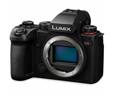 Panasonic Lumix S5 II + 14-28mm f/4–5.6 MACRO