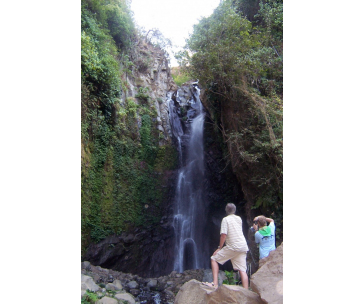 3 dny výletů pro 2 osoby (vodopády, chrámy, sopka) – 5 900 Kč 